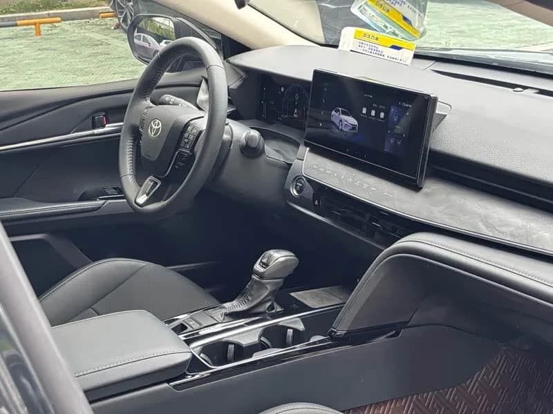 Toyota Hybrid 2.0HGVP Luxury Edition — фото 5