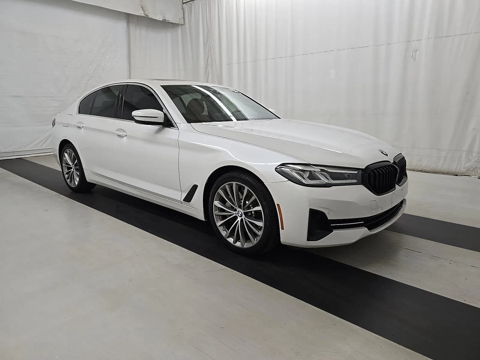 BMW 5 Series 530i xDrive — фото 4