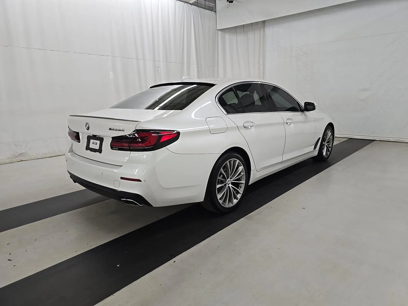 BMW 5 Series 530i xDrive — фото 5