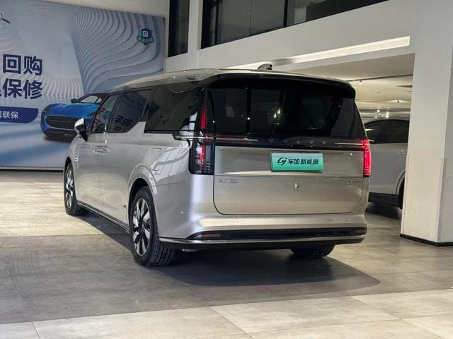 Volvo EM90 Ultra