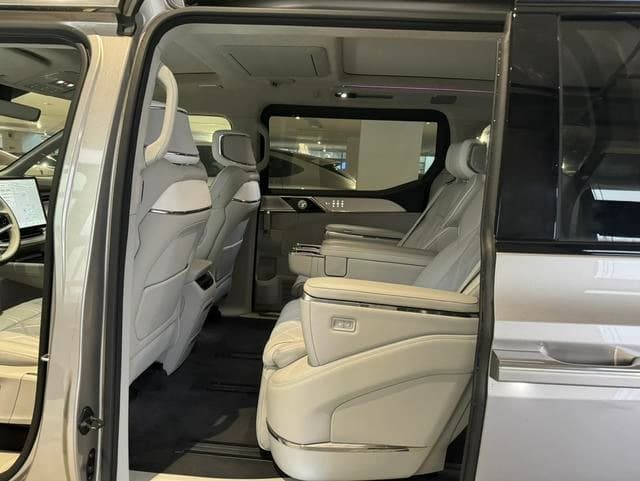 Volvo EM90 Ultra