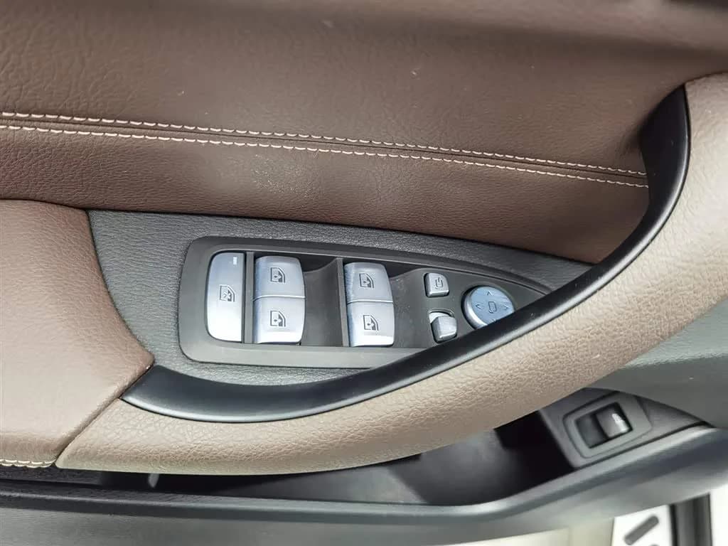 BMW X1 Sdrive25li Leading