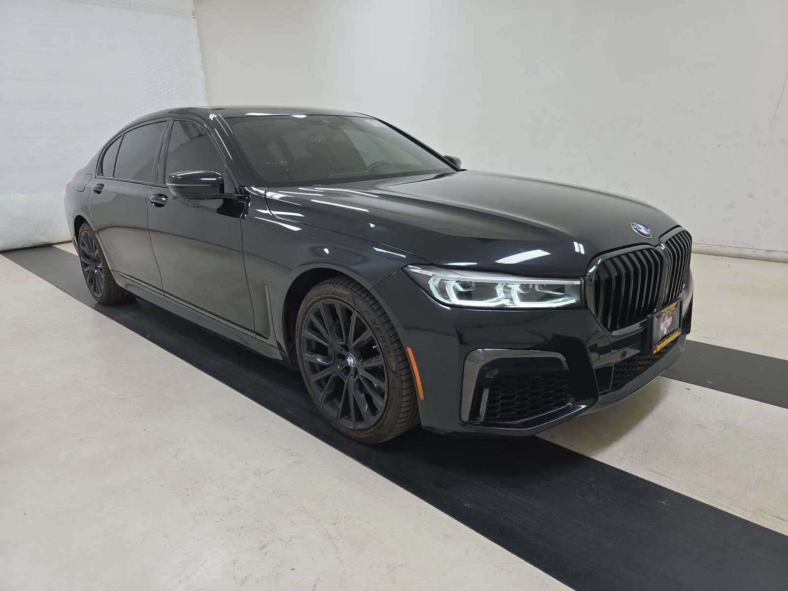BMW 7 Series 740i — фото 5