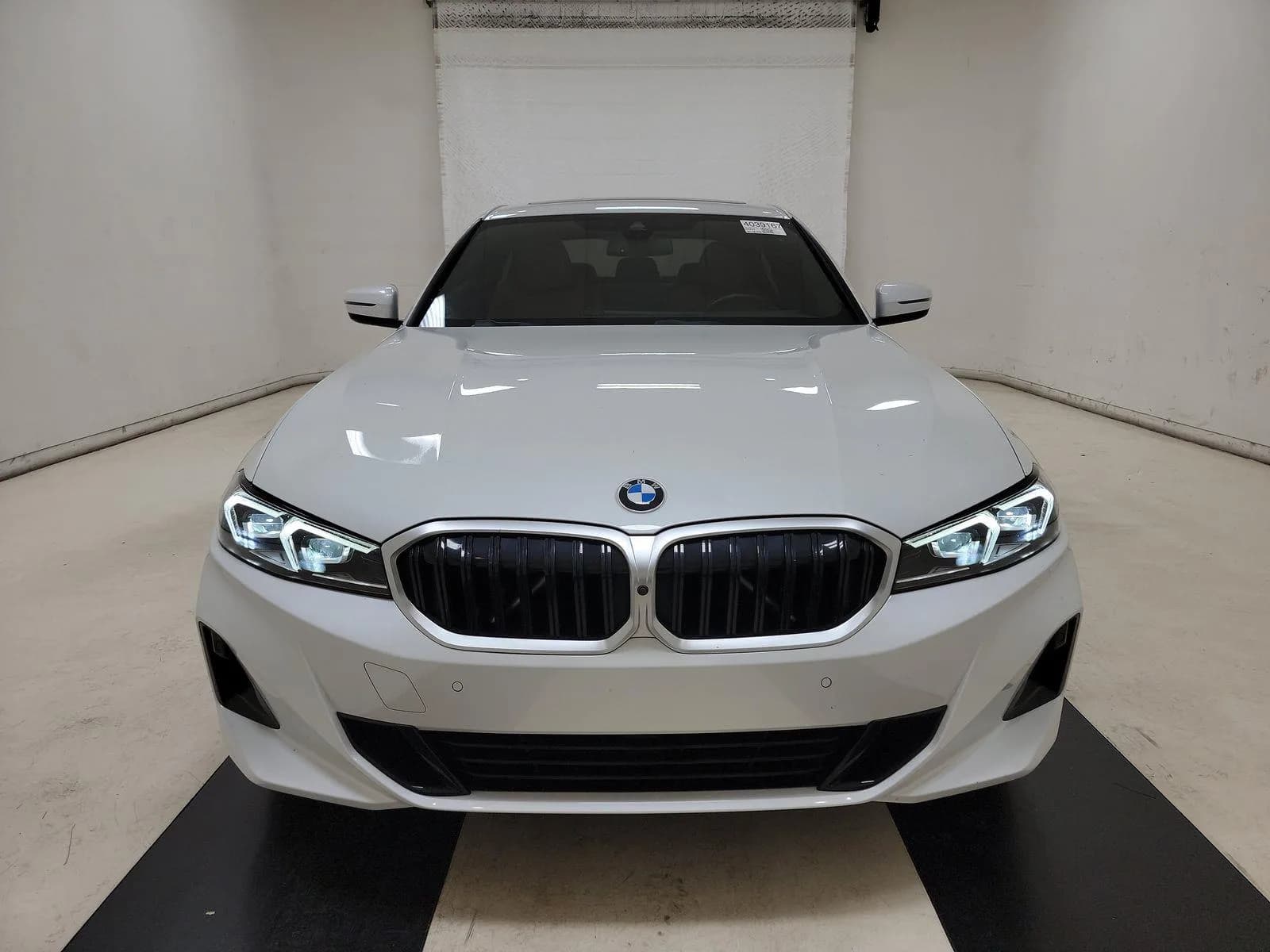 BMW 3 Series 330i — фото 5