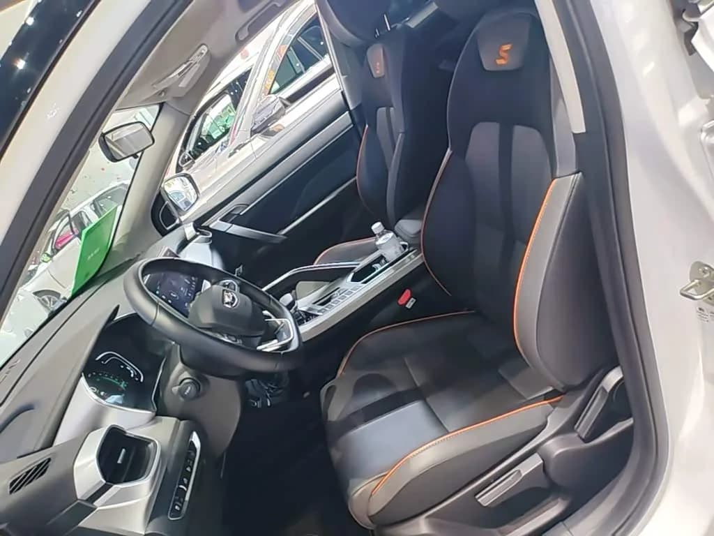 Geely Binyue (Coolray) 1.5T DCT Diamond Edition