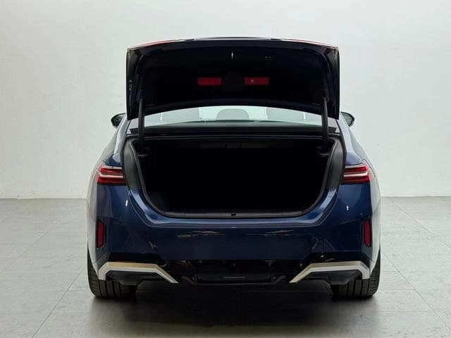 BMW i5 eDrive35L
