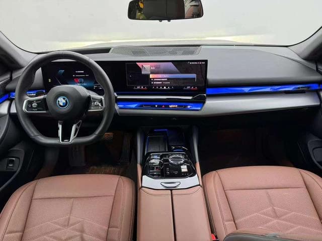 BMW i5 eDrive35L
