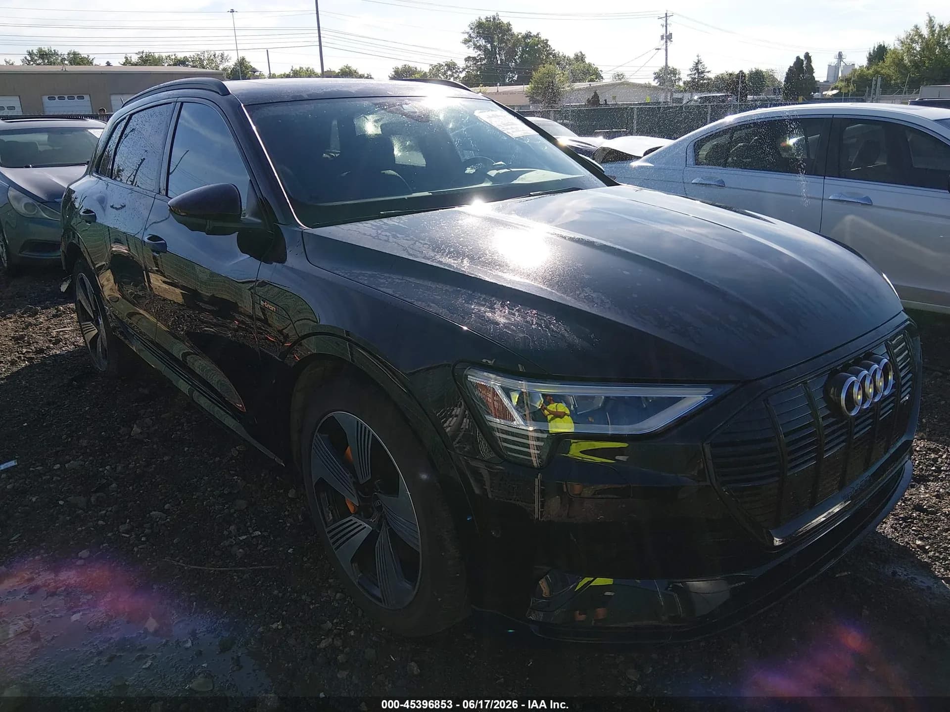 AUDI E-TRON Premium Plus Quattro — фото 1