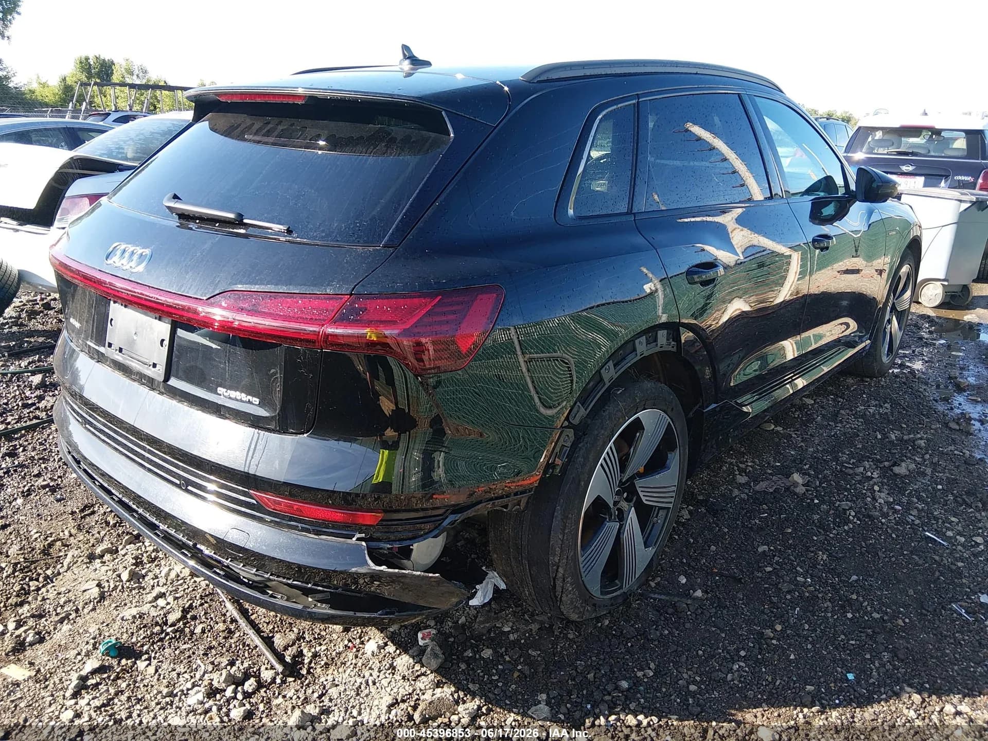 AUDI E-TRON Premium Plus Quattro — фото 4