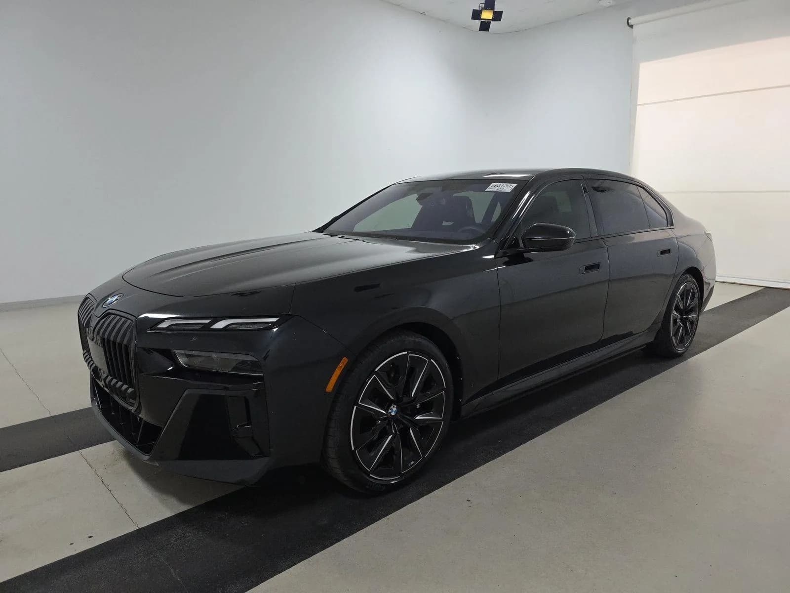 BMW i7 xDrive60 — фото 1
