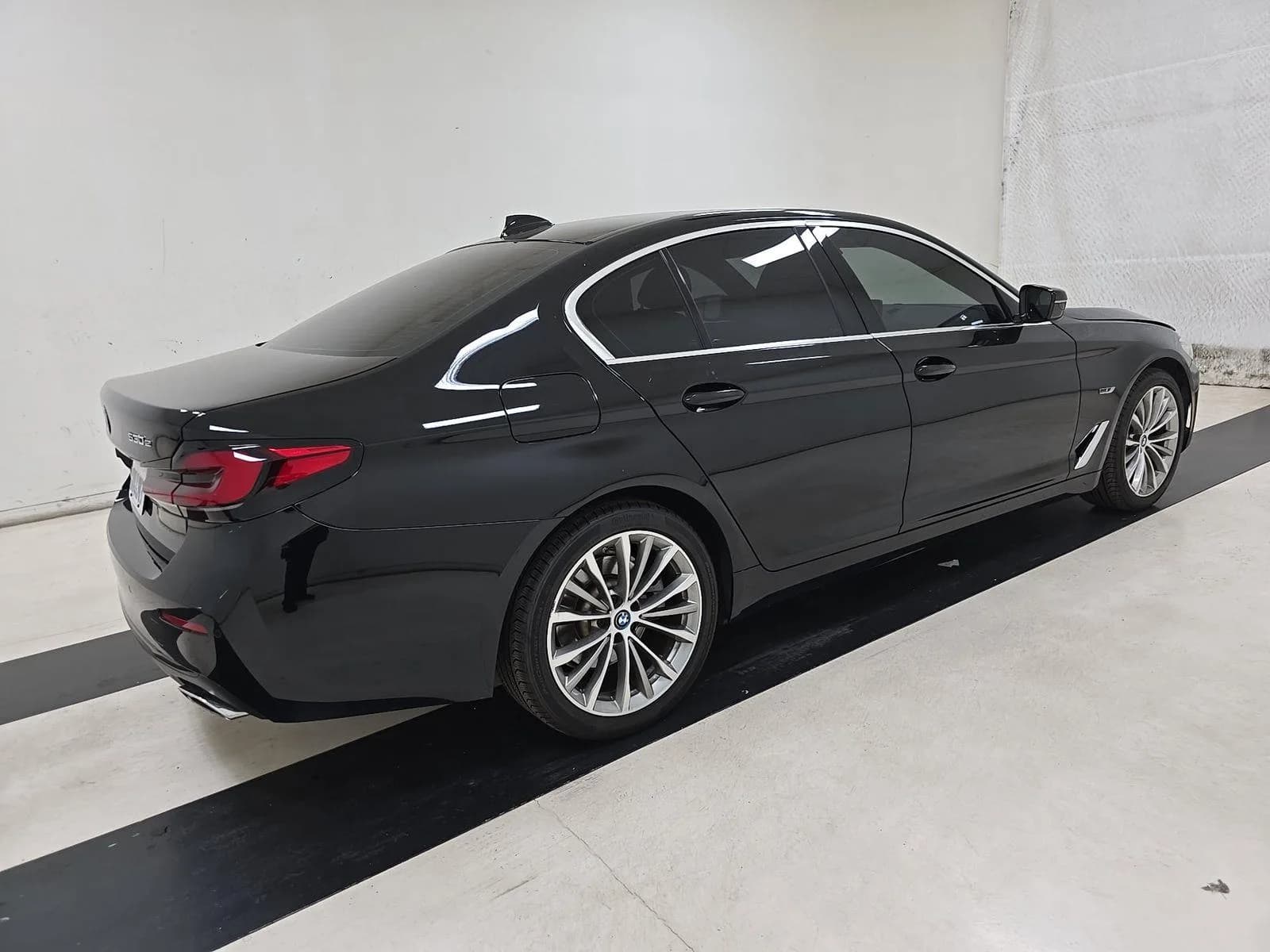 BMW 5 Series 530e — фото 3