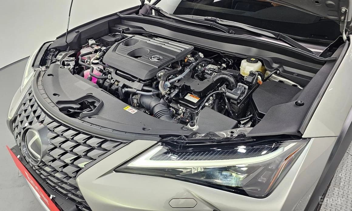 Lexus UX300h 2.0 2WD — фото 4