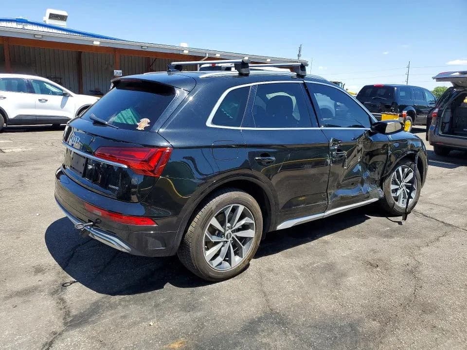 AUDI Q5 Premium Plus — фото 3