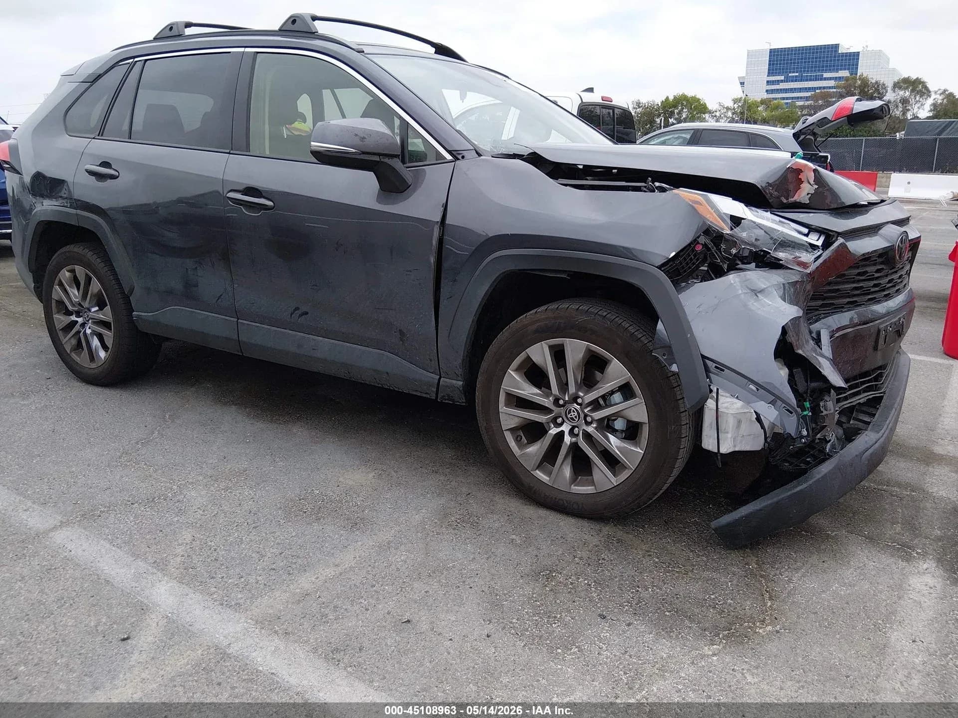 TOYOTA RAV4 XLE PREMIUM — фото 1