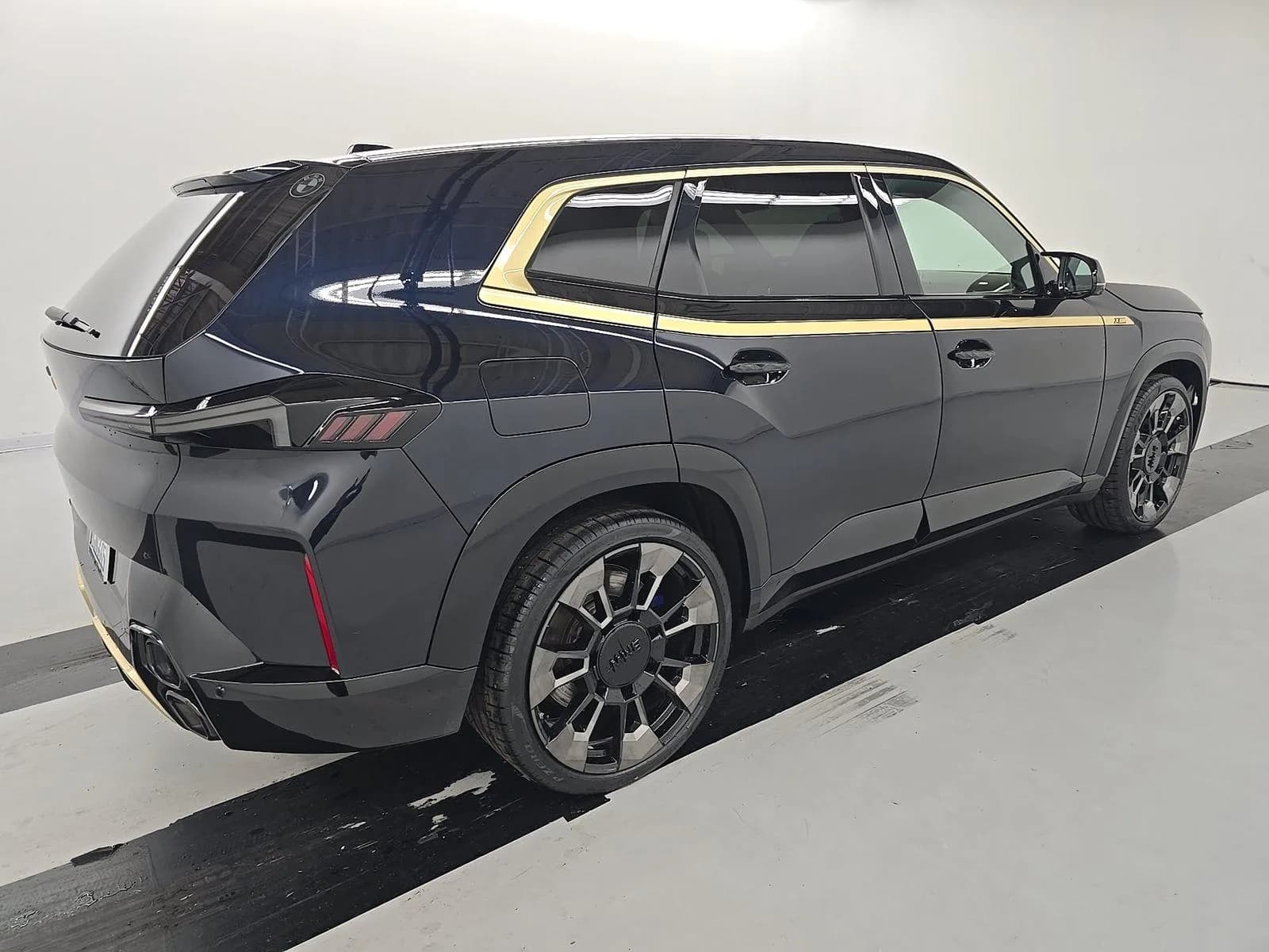 BMW XM Base — фото 4