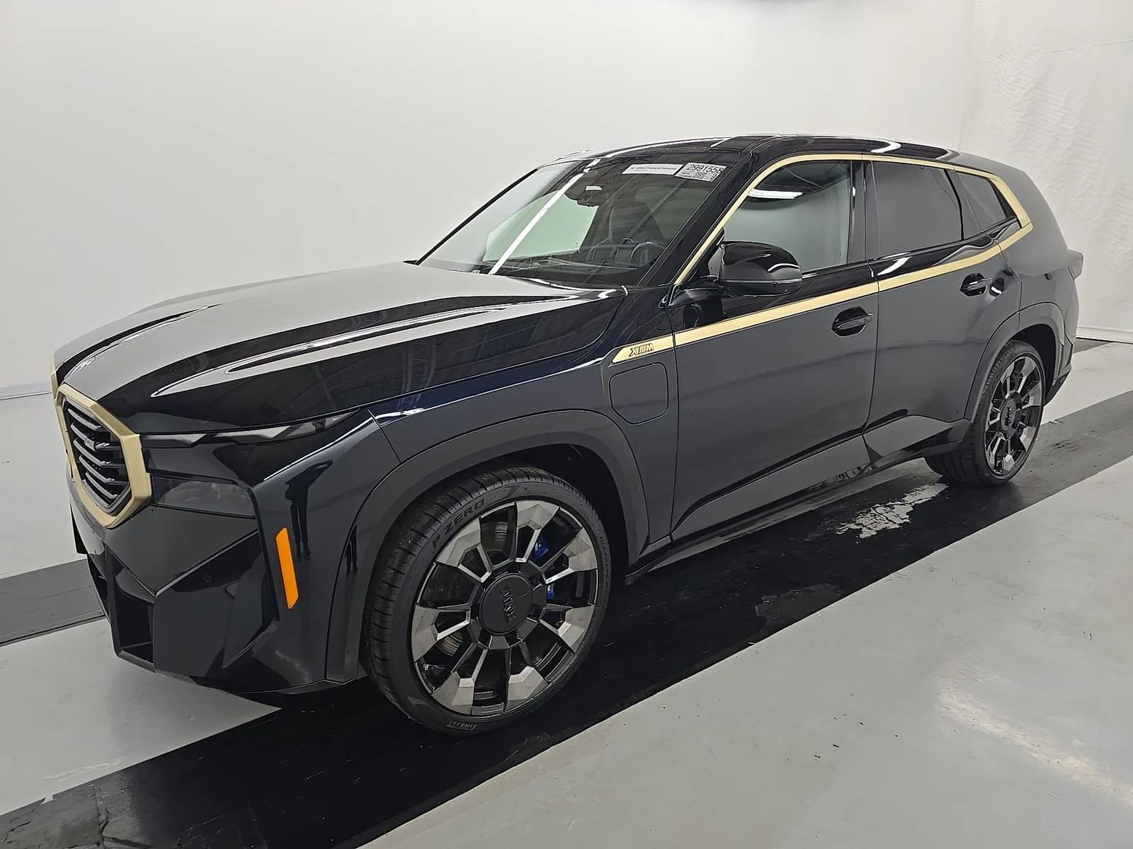 BMW XM Base — фото 1